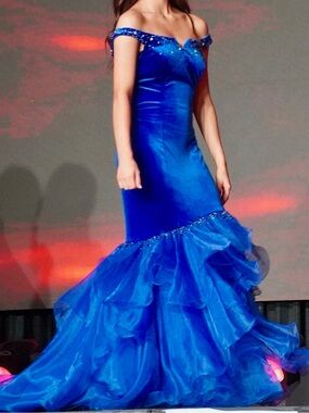 Elegant Off-Shoulder Royal Blue Mermaid Wedding Dress
